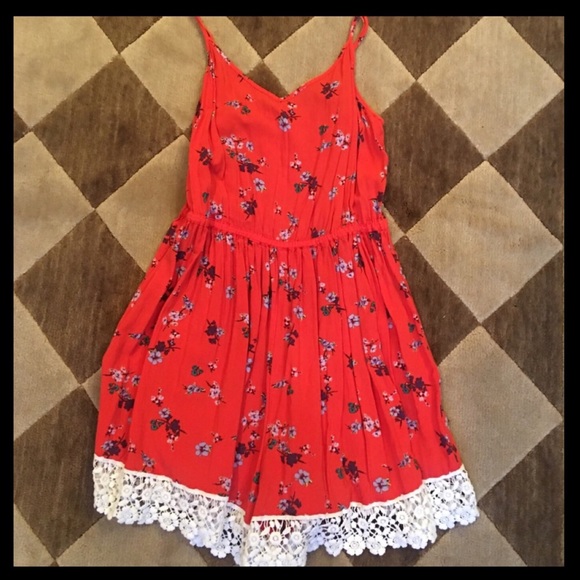 Wild Pearl Pants - ❤️MARKDOWN❤️Wild Pearl floral romper w/lace trim.